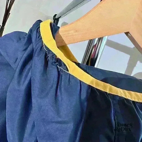 The North Face Lightweight Wind Jacket - Picture 4 of 4